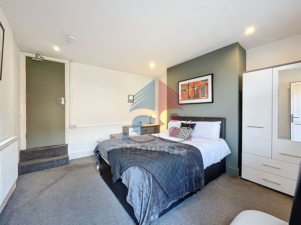 Property photo 3 of 11 Gallery