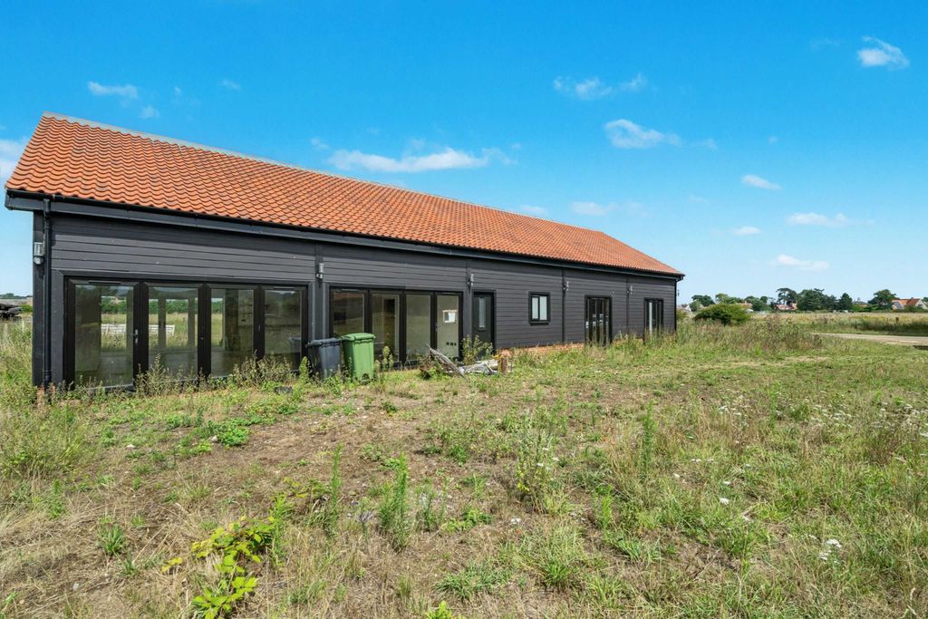 Property photo 3 of 23 Stonebridge Barn, Church Road, Earsham, Bungay, Nr35 2Tl