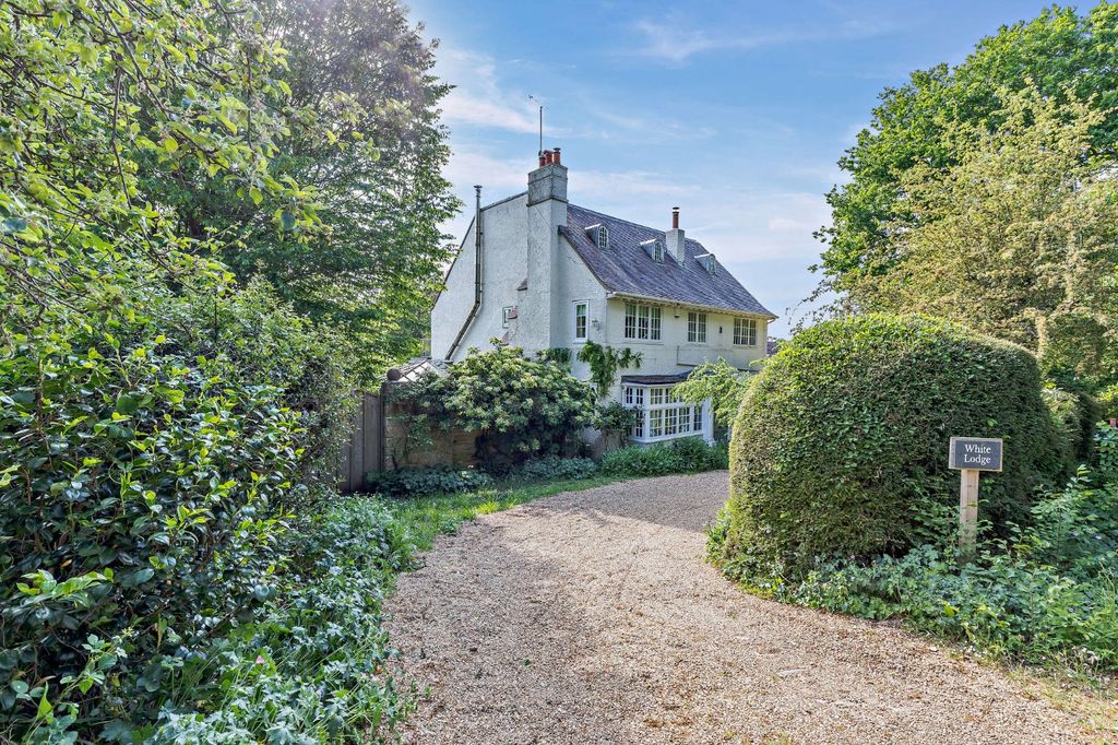 Property photo 2 of 32 White Lodge