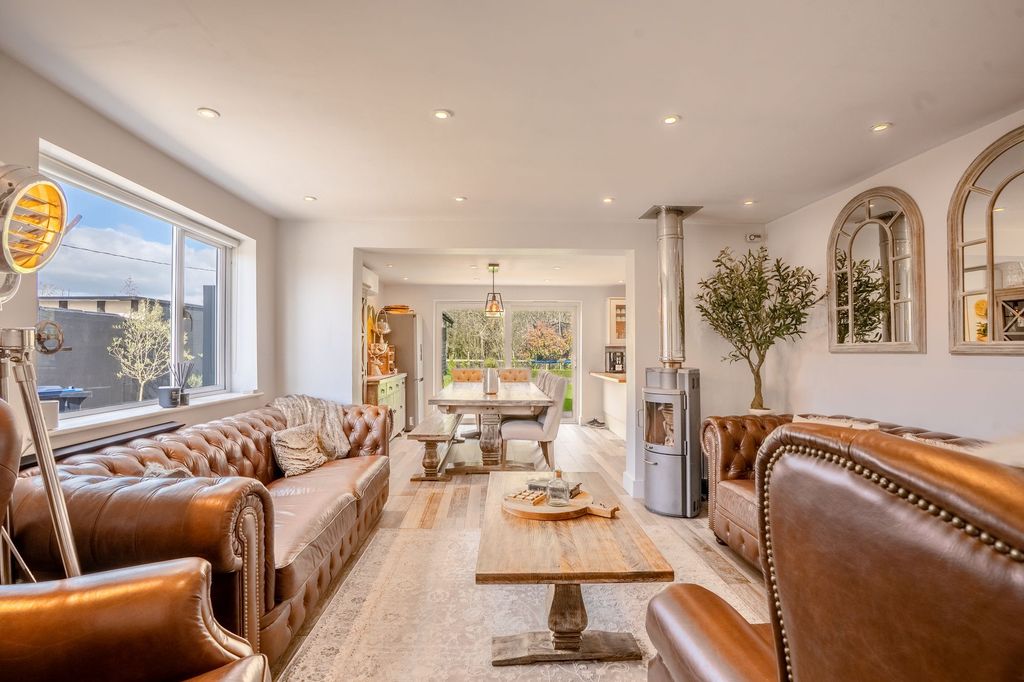 Property photo 2 of 22