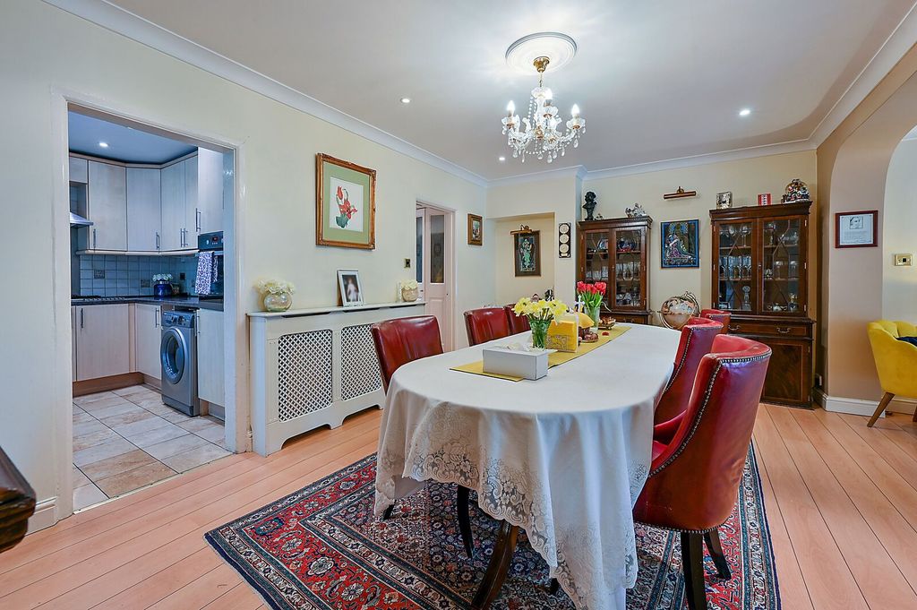 Property photo 3 of 19