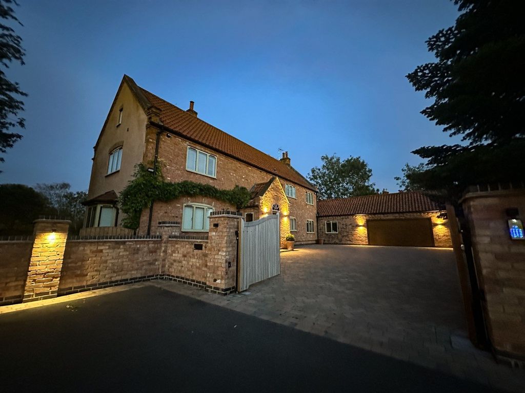 Property photo 2 of 26 Picture No. 33