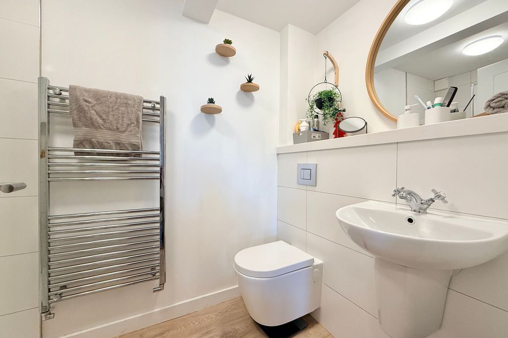 Additional image 9 of 1 bed flat for saleEastwood Road, Eastwood Farm Barns Eastwood Road TR10