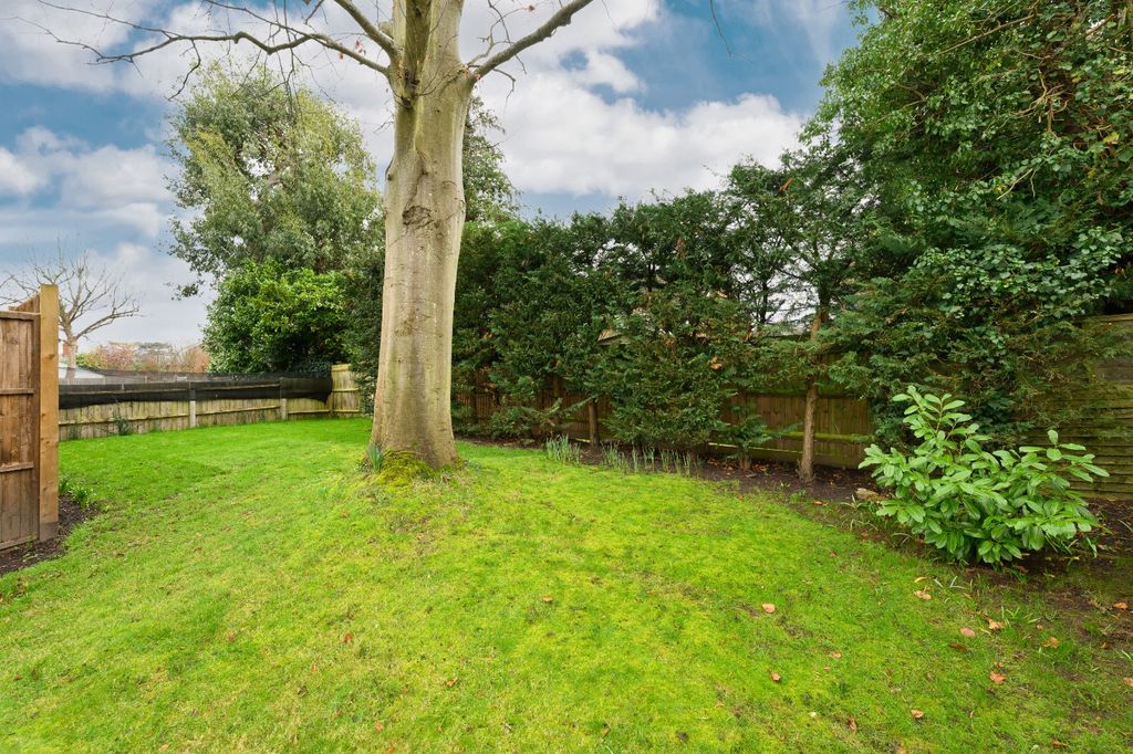 Property photo 2 of 15 Garden