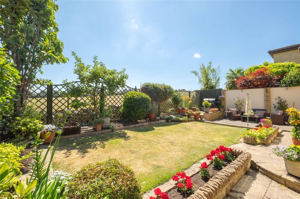 Property photo 3 of 29 Garden