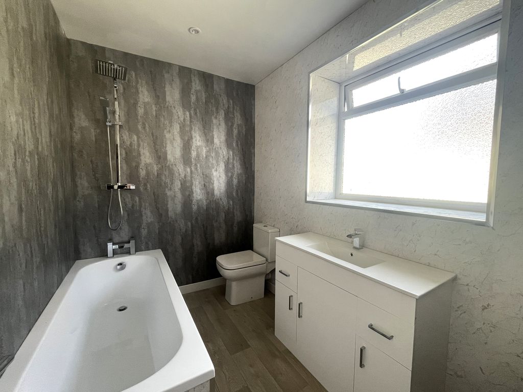 Property photo 3 of 8 Bathroom