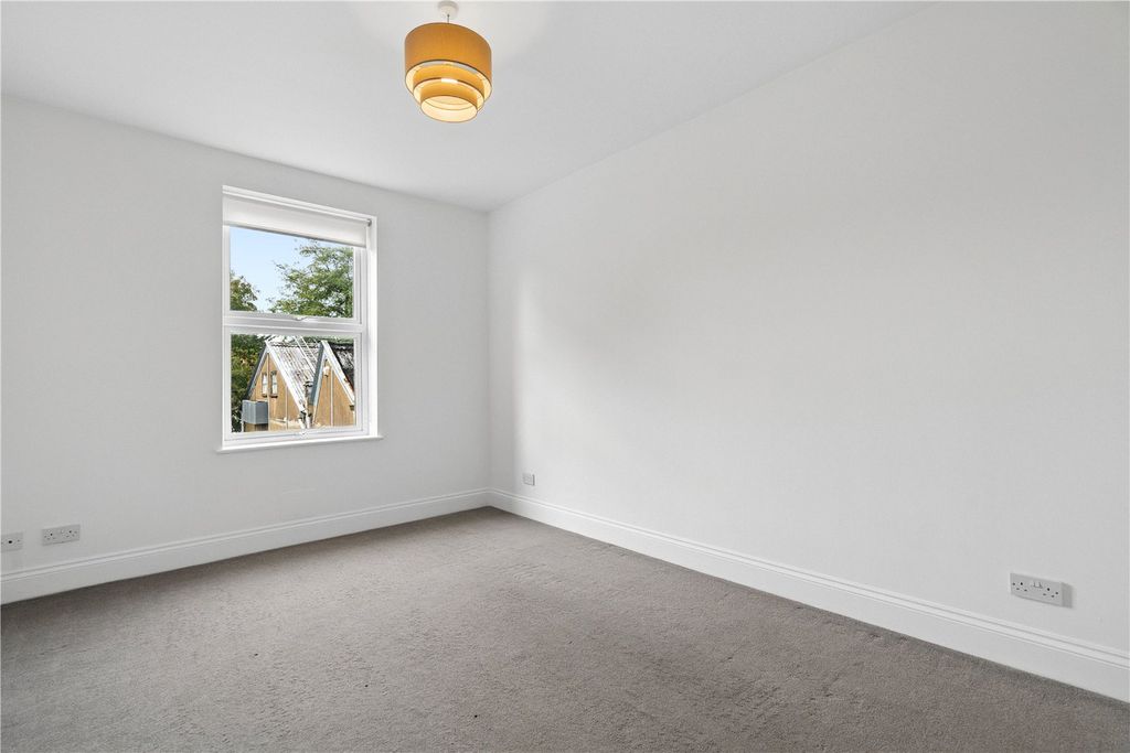 Property photo 3 of 9 Picture No. 18