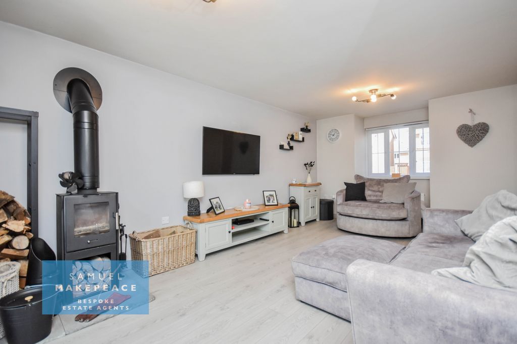 Property photo 2 of 32 Gallery