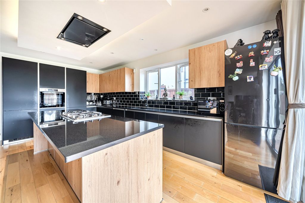 Property photo 3 of 17 Picture No. 19