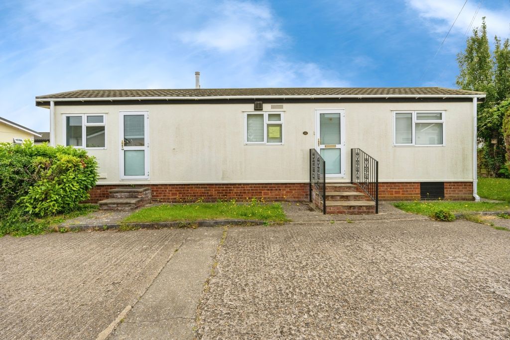 Property photo 1 of 17 Front Aspect