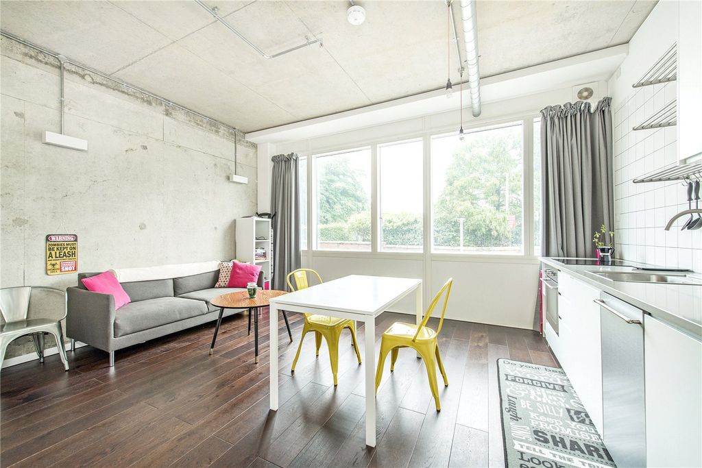 Property photo 2 of 7 Studio