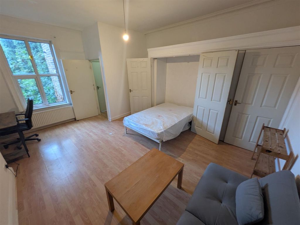 Property photo 3 of 10 Studio Room