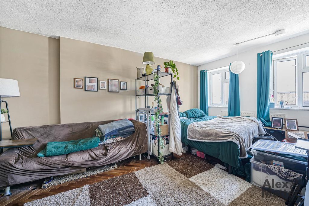 Property photo 1 of 18 Millstream House