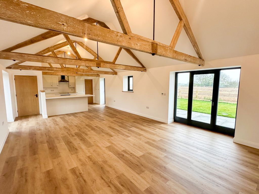 Property photo 1 of 12 Barn Conversion Bungalow