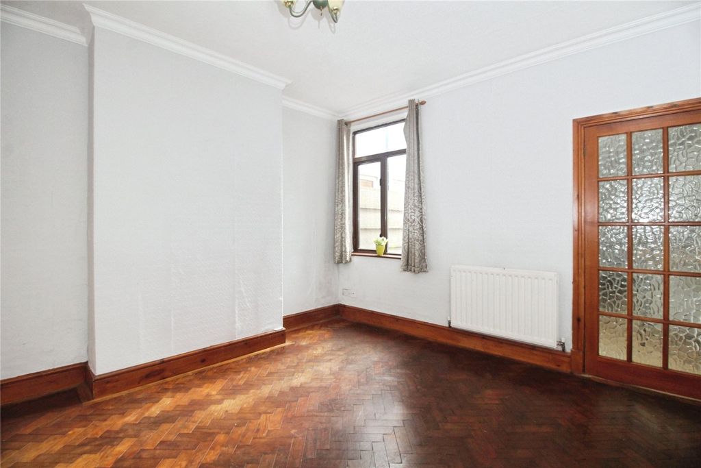 Property photo 3 of 11 Dining Room