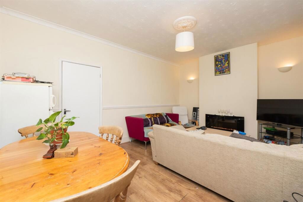 Property photo 3 of 24