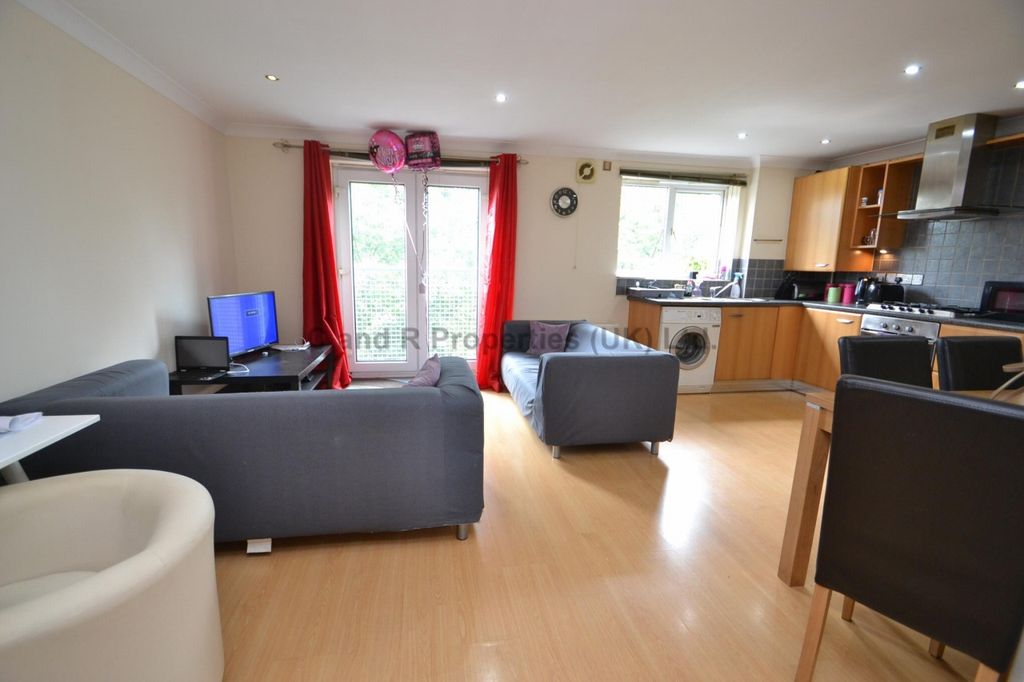 Property photo 2 of 8 Photograph 2