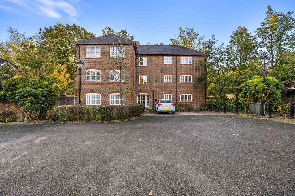 Property photo 2 of 16