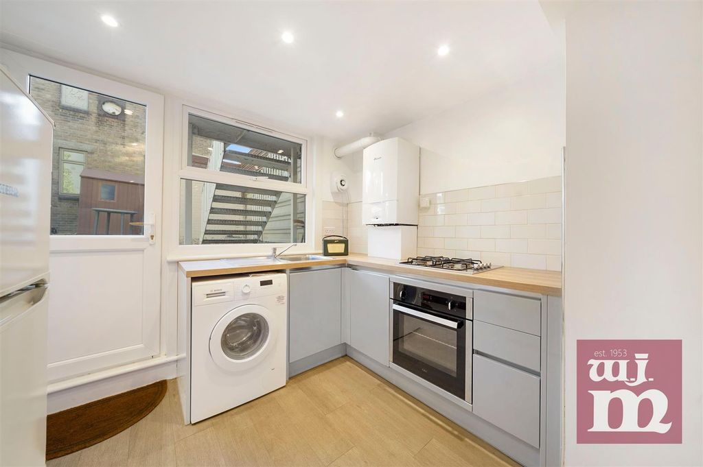 Property photo 2 of 9 Kitchen