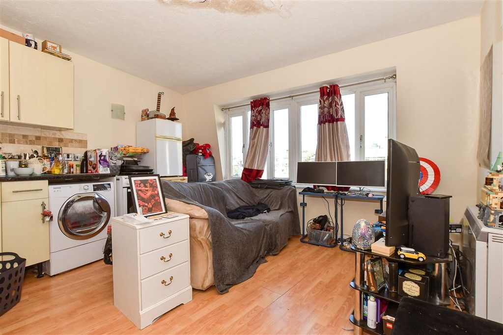 Property photo 3 of 7 Kitchen/Dining Room