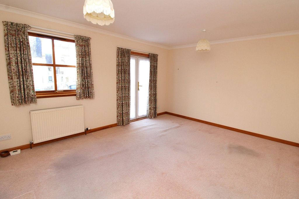 Property photo 2 of 14 Lounge