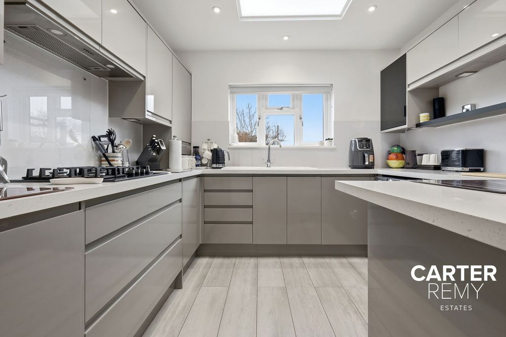 Property photo 2 of 29