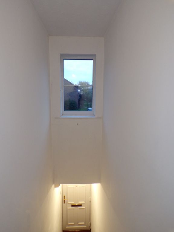 Property photo 3 of 34 Entrance (2)