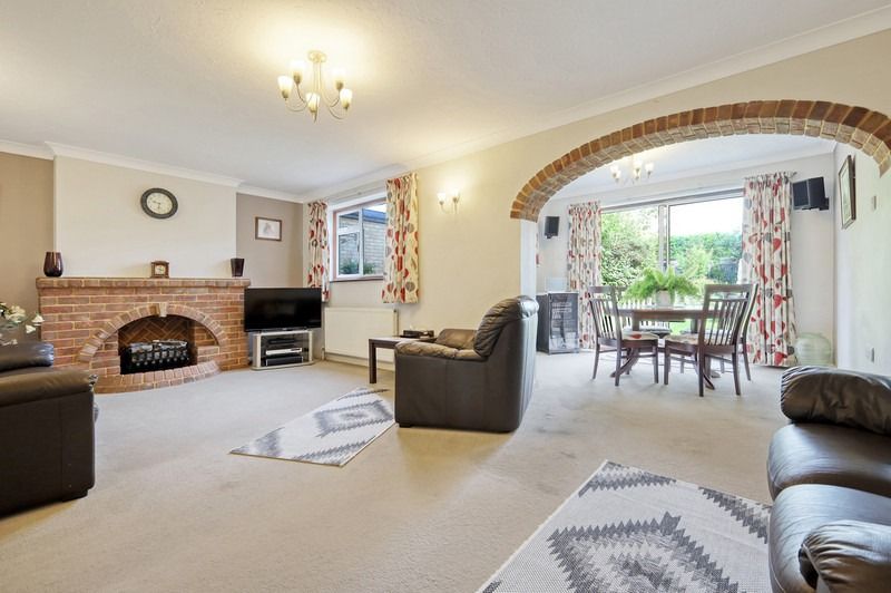 Property photo 3 of 28 4680076