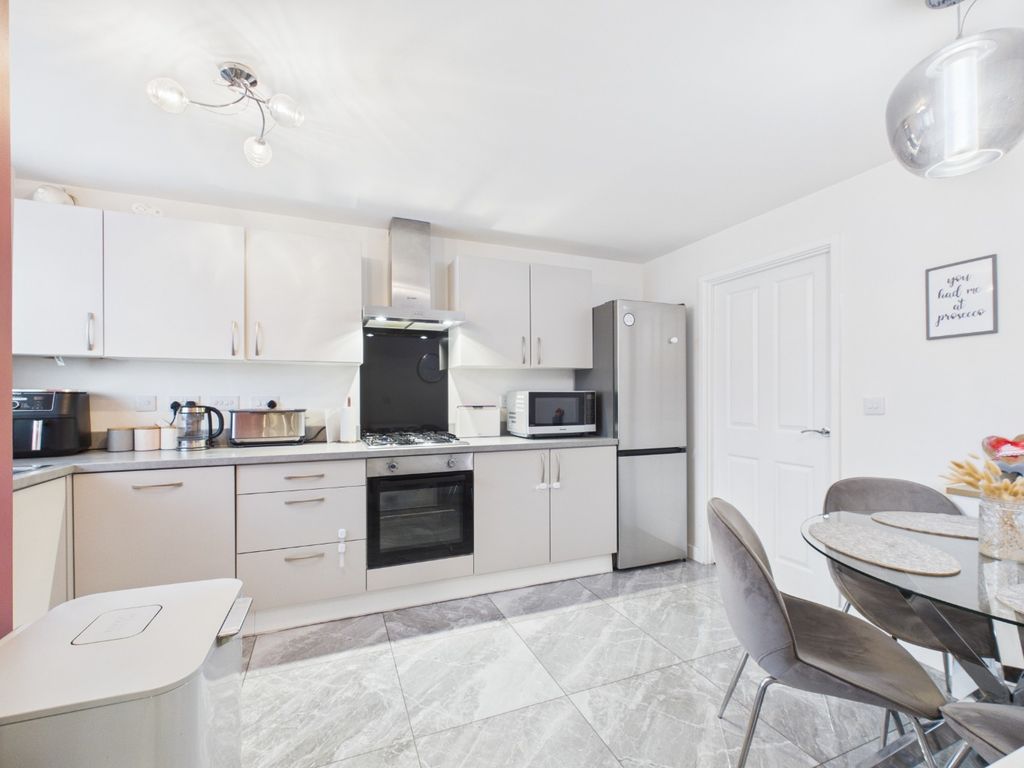 Property photo 2 of 18 4951924