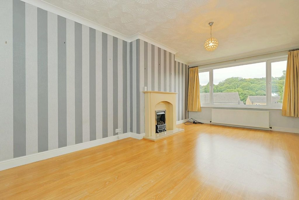 Property photo 3 of 27 Living Room