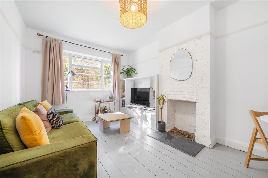 Property photo 2 of 11 Clevedon Court-4.Jpg