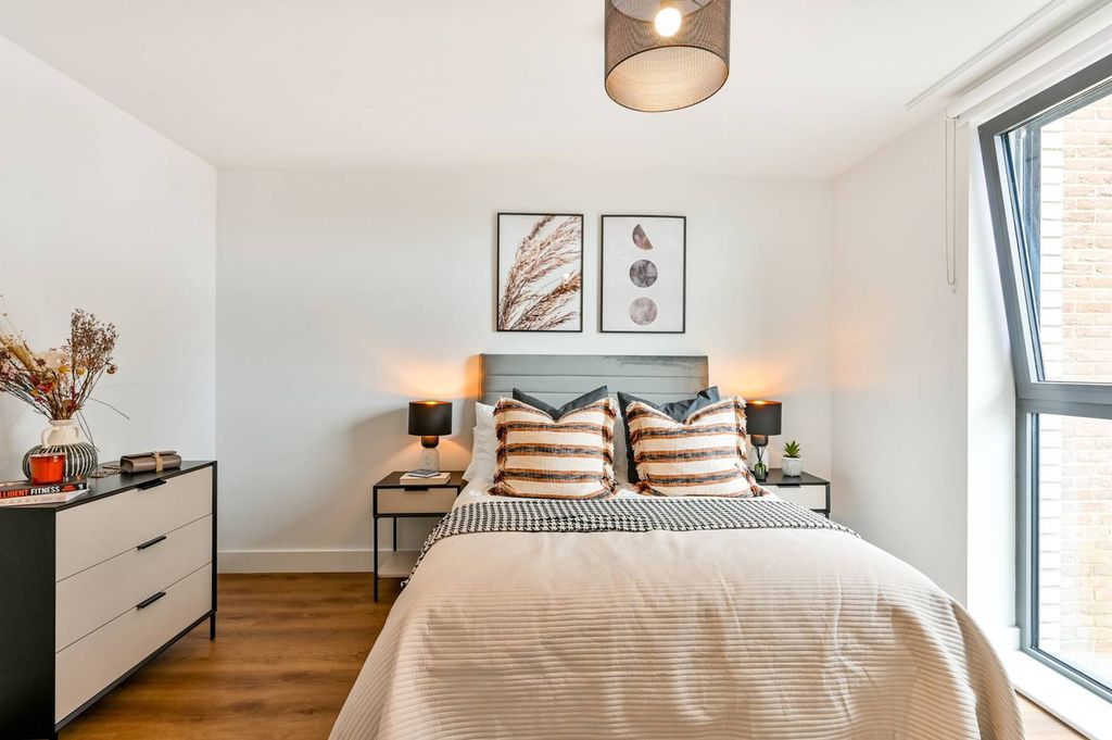 Property photo 1 of 32