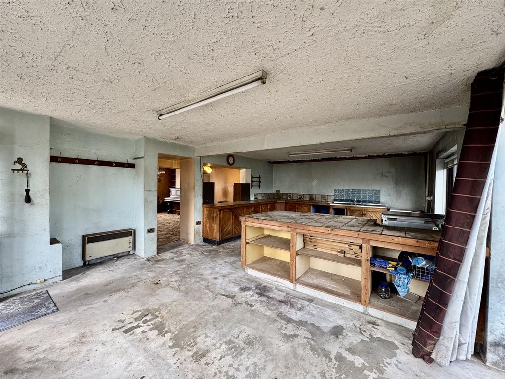 Property photo 3 of 28 Kitchen Diner