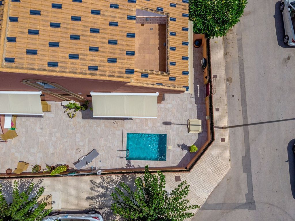 Property photo 3 of 27