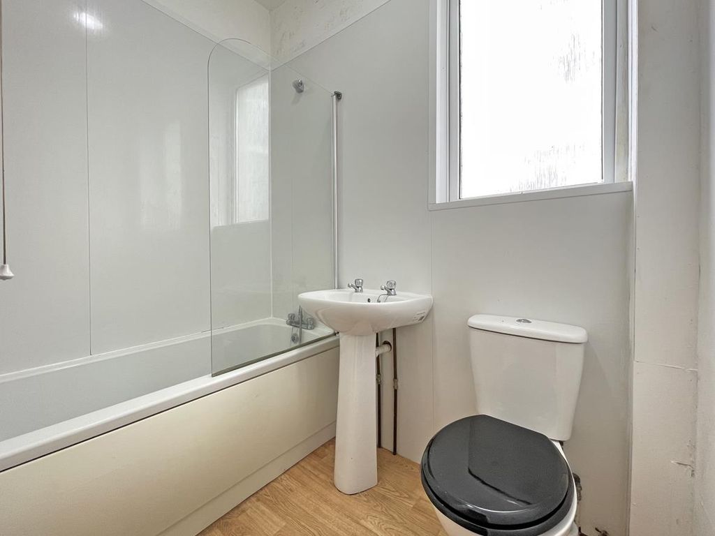 Property photo 1 of 7 Greenbank Avenue 20 Gff - Bathroom.Jpg
