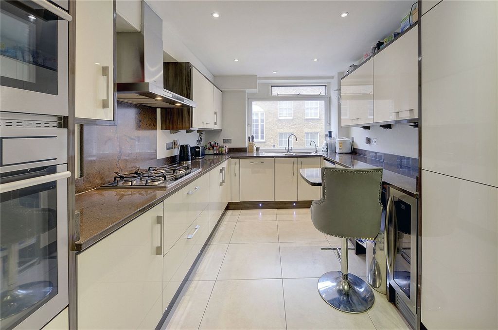 Property photo 3 of 10 Picture No. 06
