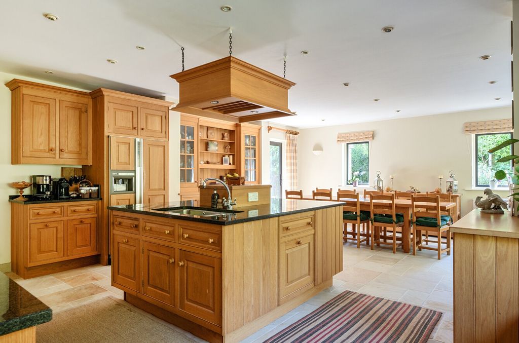 Property photo 2 of 23 1439466-24-6A15d9...