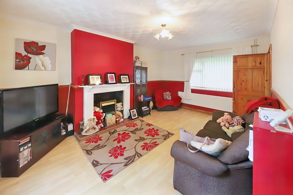Property photo 3 of 6