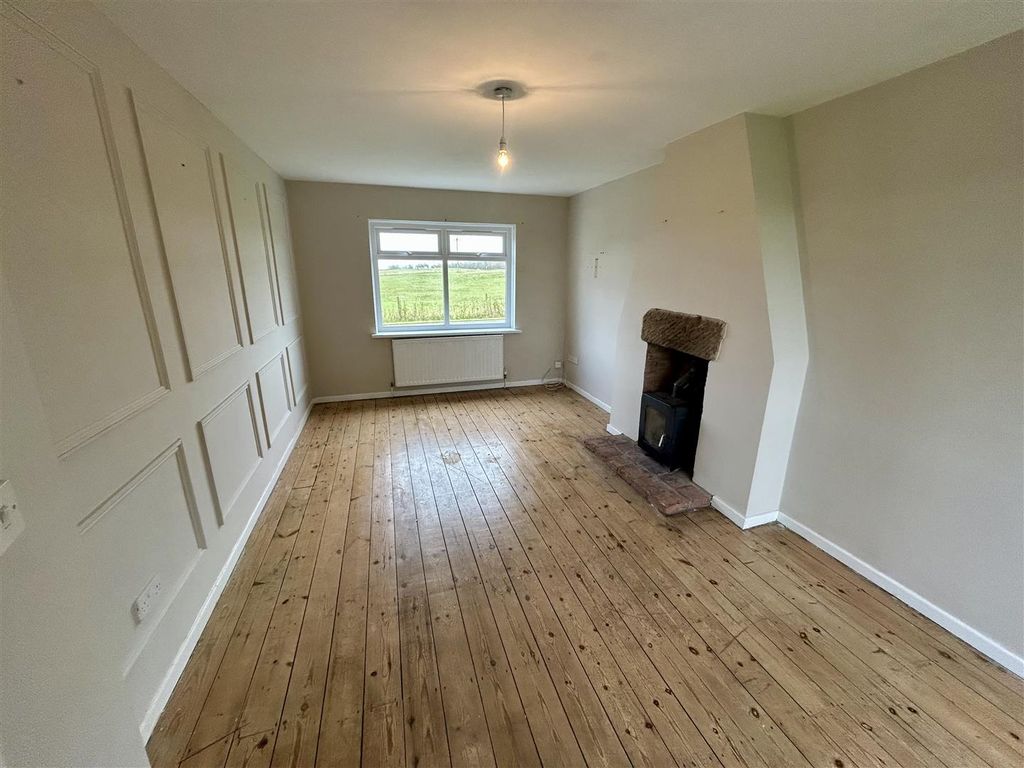 Property photo 2 of 11 Living Room