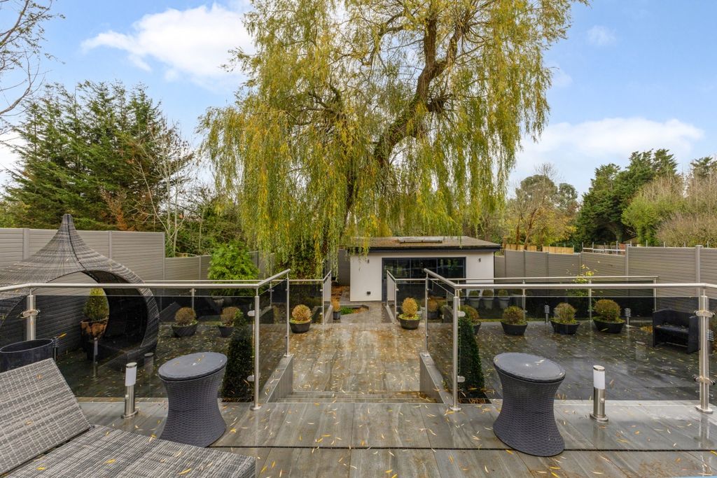 Additional image 35 of 5 bed detached house to rentWaggon Road, Barnet EN4