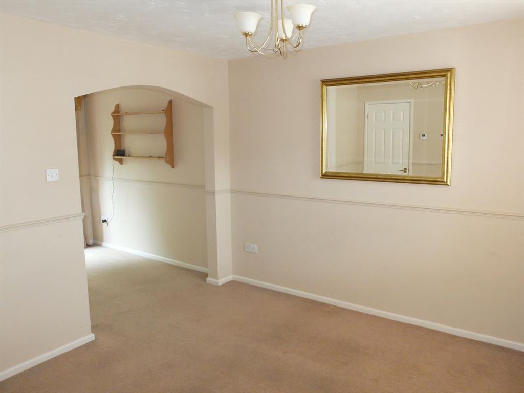 Property photo 3 of 12 Photo 4