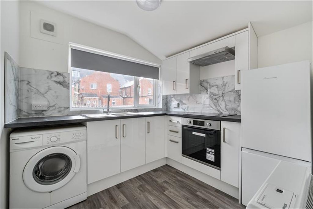 Property photo 3 of 7 Kitchen