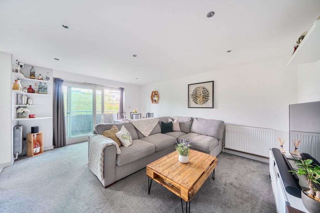 Property photo 3 of 12