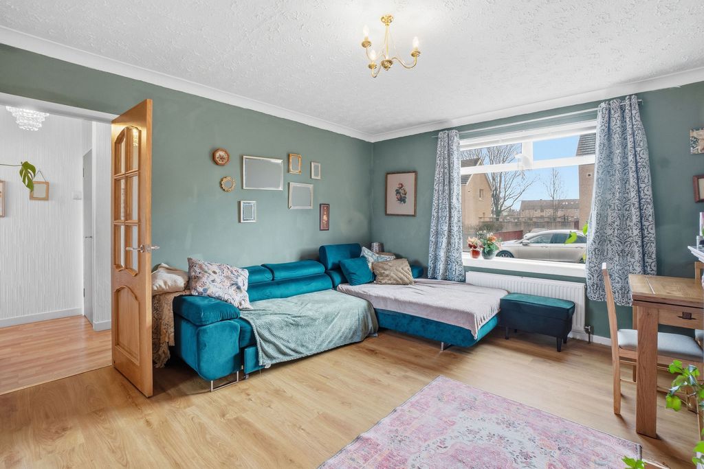 Property photo 3 of 20 Lounge