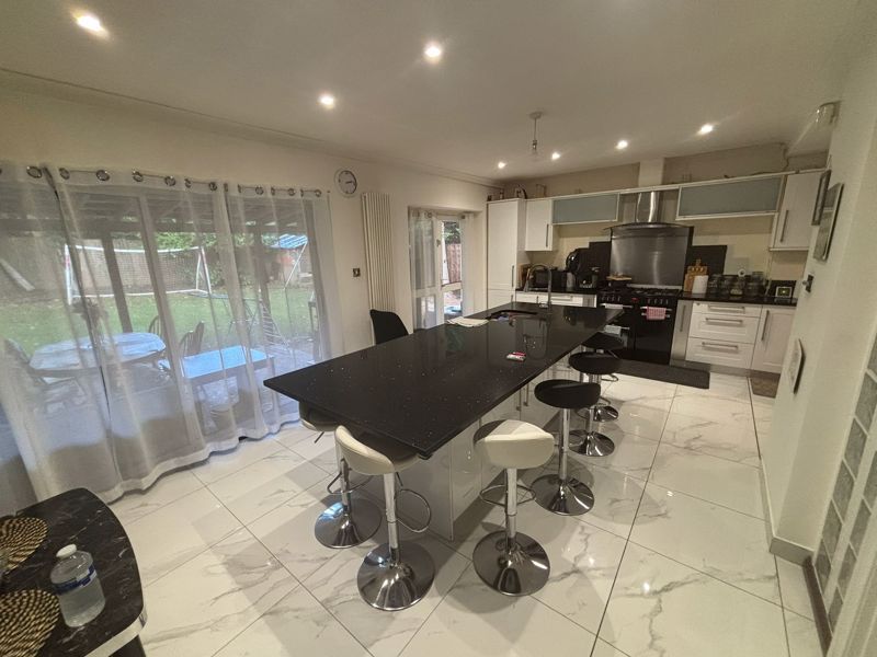 Property photo 2 of 15 Photo 4