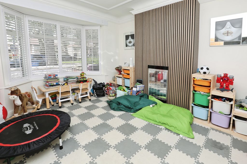 Property photo 3 of 18 Snug / Sitting Room