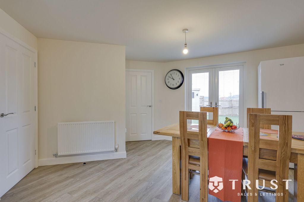 Property photo 2 of 27