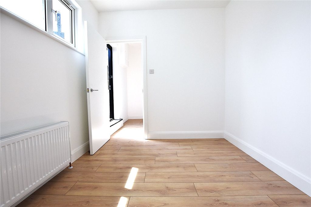 Property photo 2 of 10 Picture No. 12