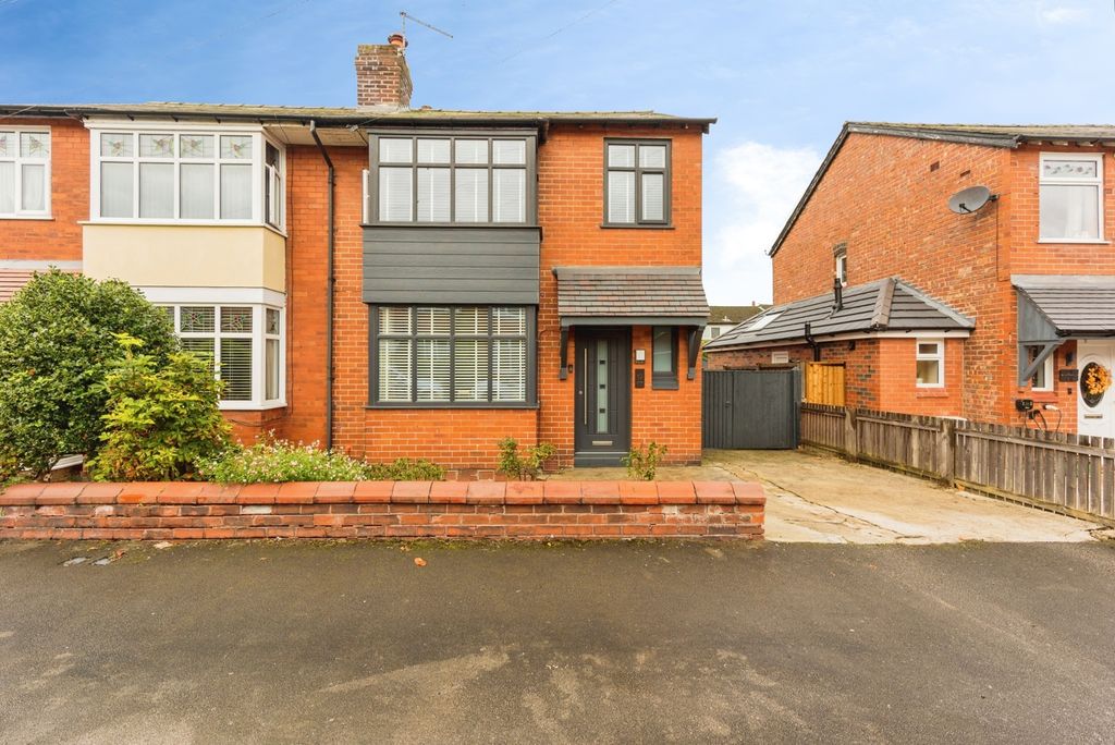 Property photo 1 of 16 Pbox-Img.Jpg