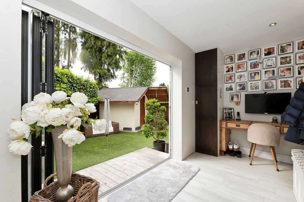Property photo 3 of 18 Pbox-Img.Jpg